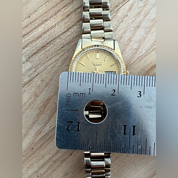 Seiko Ladies Watch Vintage Gold Tone Bracelet and Dial Day Date Windows - Picture 10 of 11